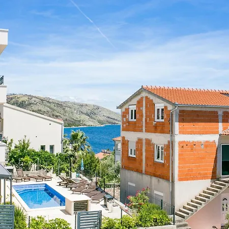 Дом отдыха Seaside House With A Swimming Pool Businci - Ciovo - 11882 Трогир