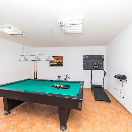 Дом отдыха Seaside House With A Swimming Pool Businci - Ciovo - 11882 Трогир